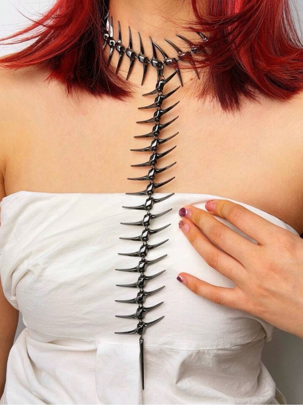 Spine-Back Statement Necklace - Picture 4 of 7